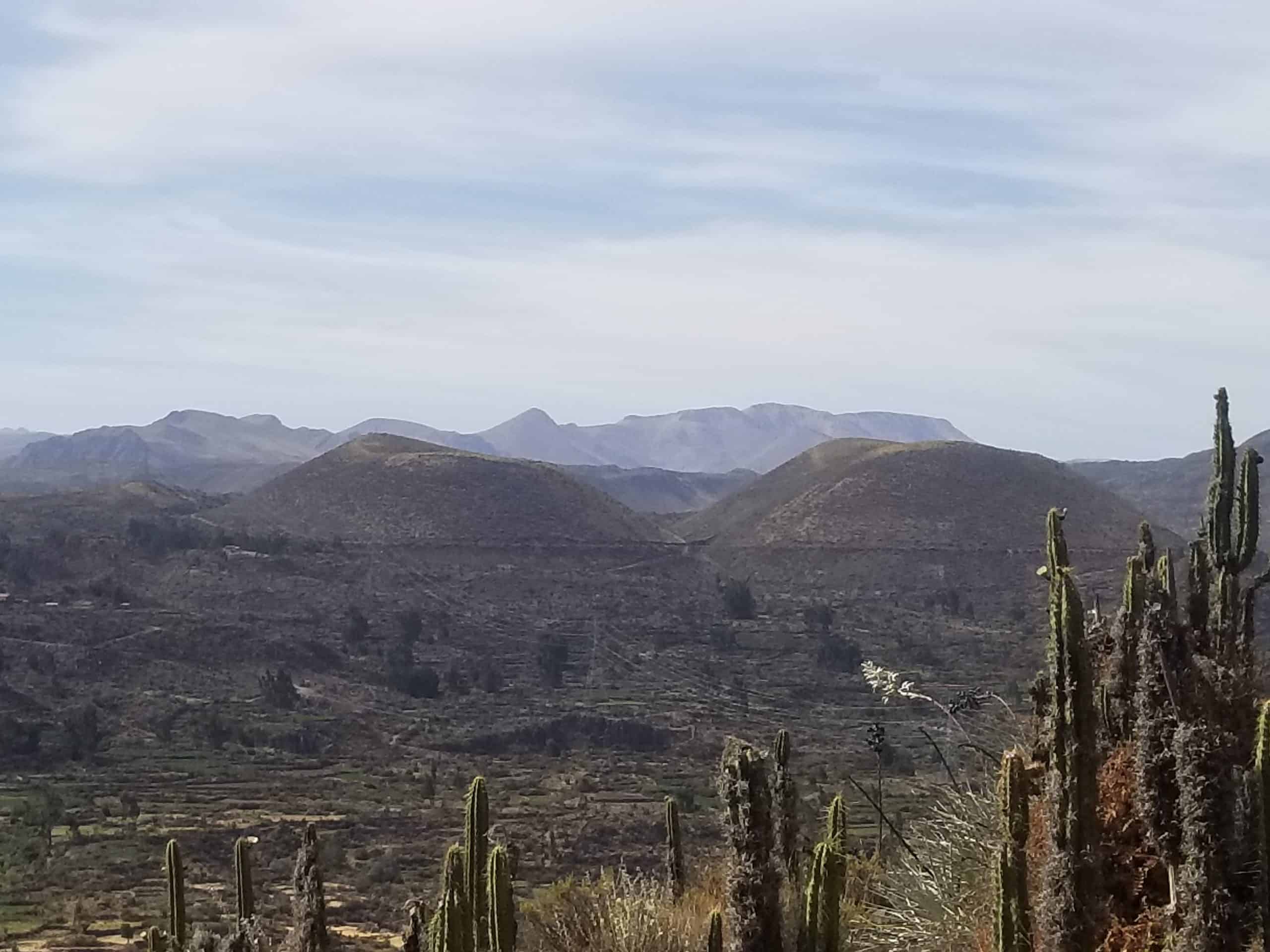 vue sur les volcans Mellizos (jumeaux) d'Andagua