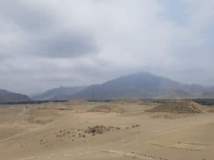 Vue sur 3 pyramides de Caral