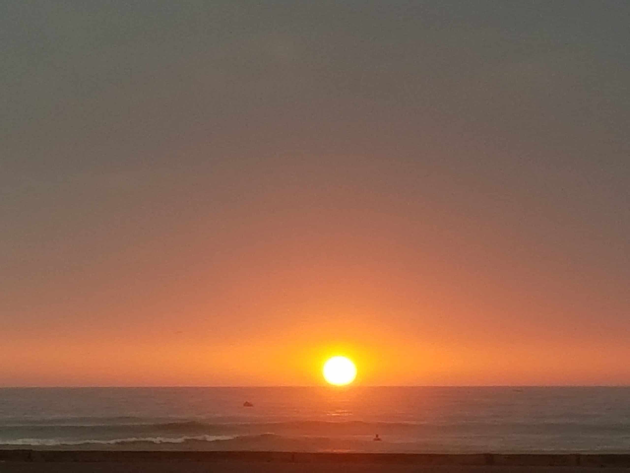 Coucher de soleil sur la mer de Huanchaco Pérou