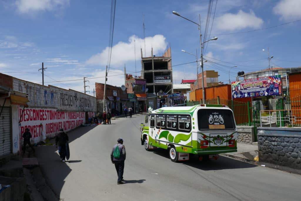 Rue d'El Alto avec transport public