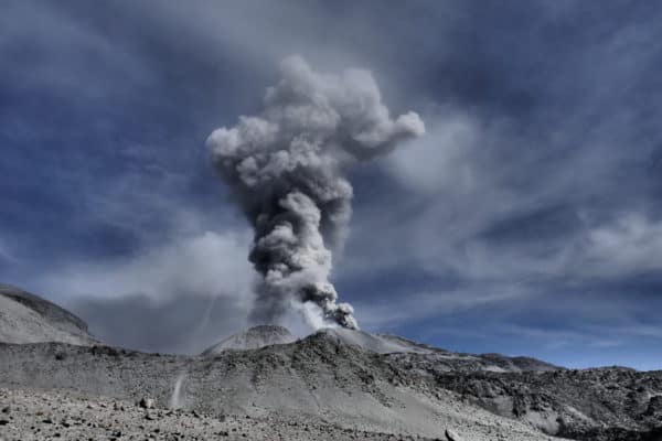 Lire la suite à propos de l’article Sa majesté Sabancaya, rencontre du troisième type avec un volcan actif