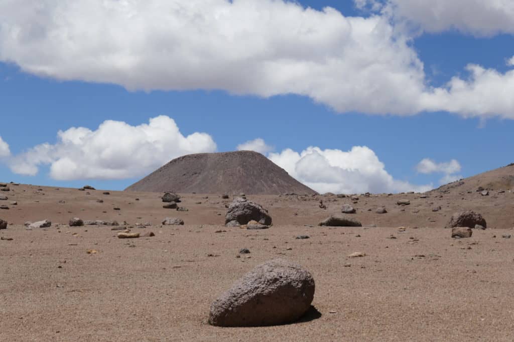 Perspective de rocher aux 3 lagunes au Sajama, Bolivie