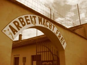 Panneau arbeit macht frei