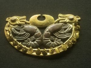 Anneau de nez de la tombe de la Dame de Cao