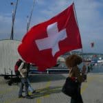 porter du drapeau à la fausse manifestation udc