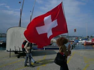 porter du drapeau à la fausse manifestation udc