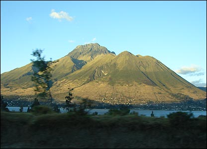 Lac San Pablo d'où on peut voir la montagne Imbabura