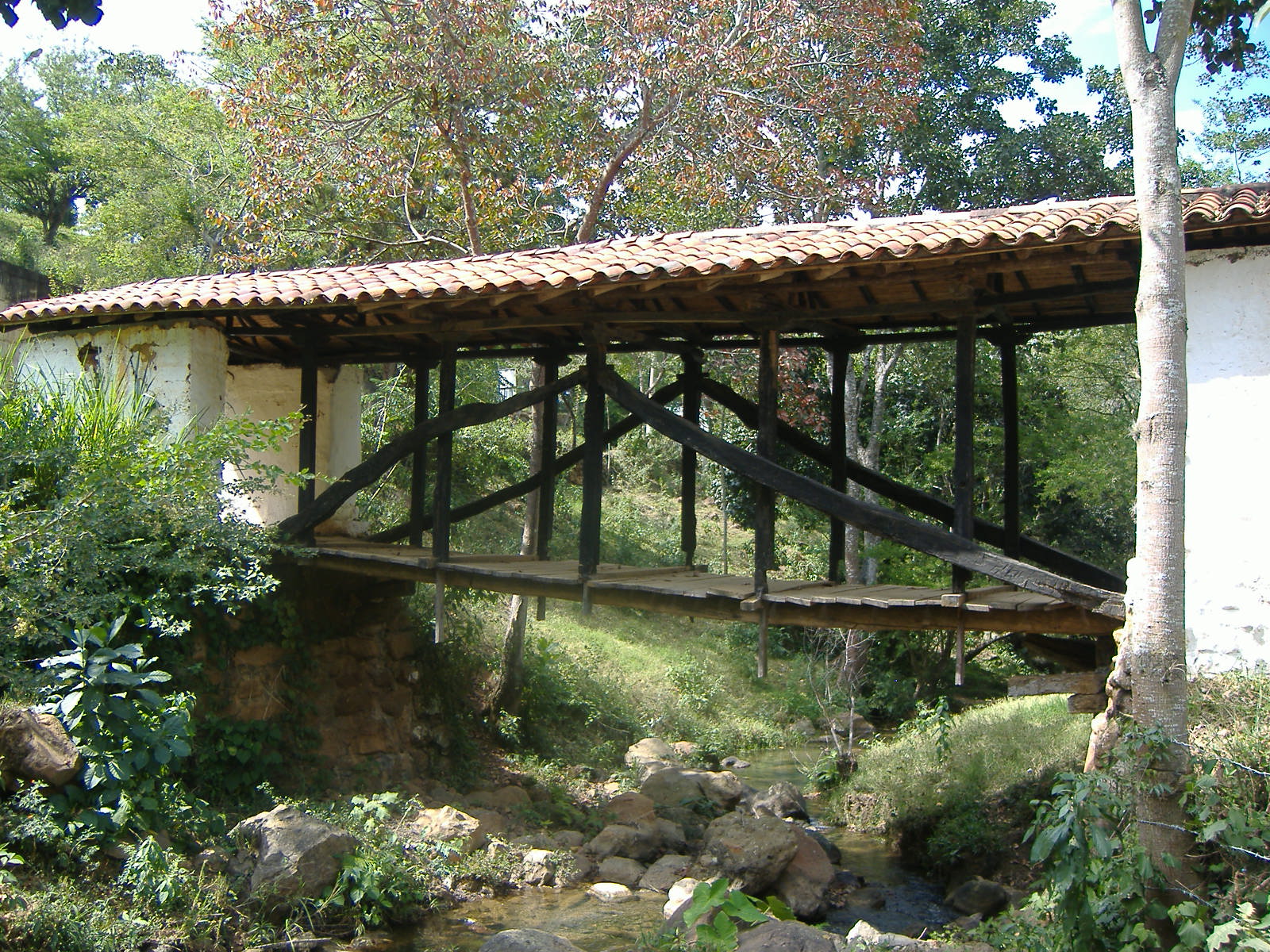 pont colonial, San Gial