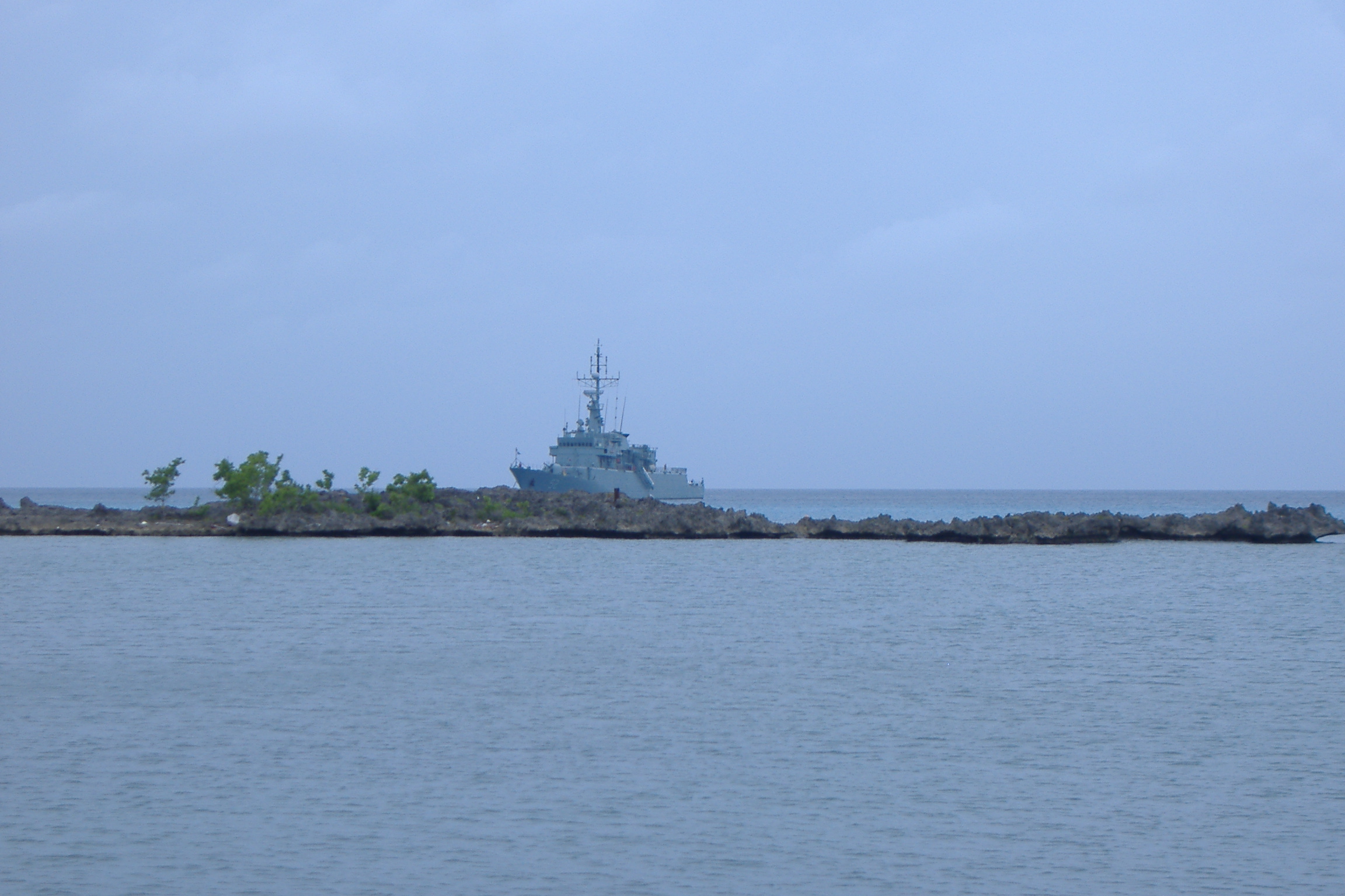 bateau-de-guerre-au-large-de-san-andres.JPG