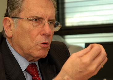 carlos-holguin.jpg